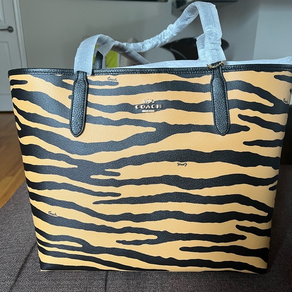 NWT Coach City Tote With Tiger Print - Picture 1 of 12